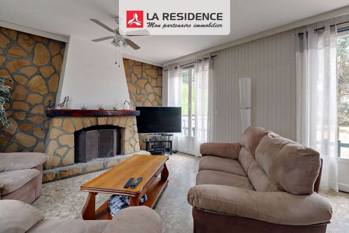 Maison à MAURECOURT