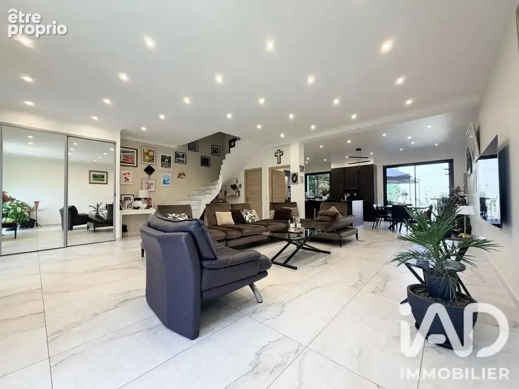 Photo 1 - Maison à CLAMART