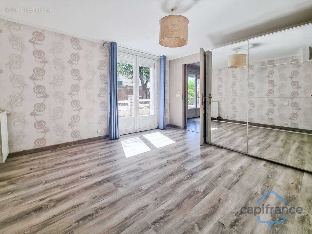 Maison de 212m² avec 6 pièces et une dépendance T2 - Terrain arboré de 800m² - Garage - Restinclières (34160) - photo 20