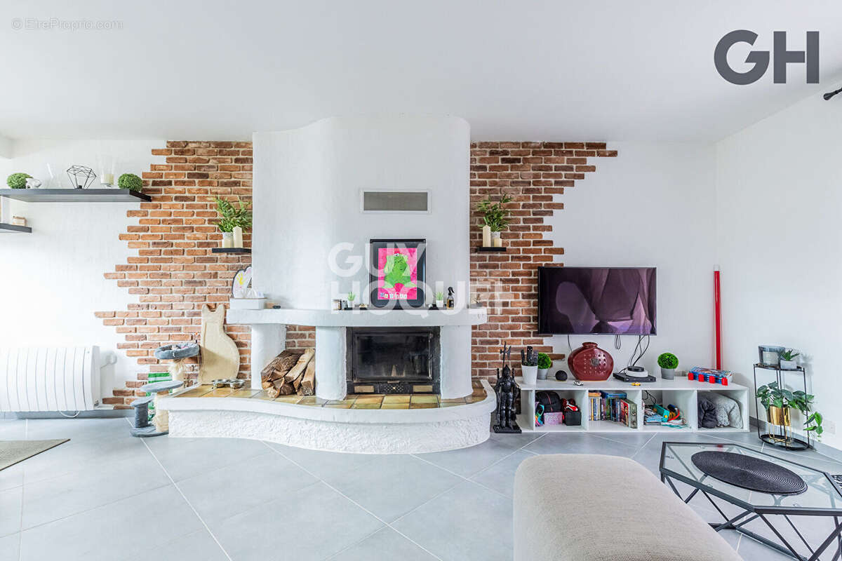 Appartement à COMBS-LA-VILLE