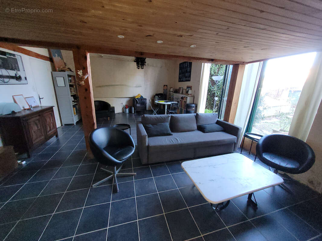 Maison à OUVEILLAN