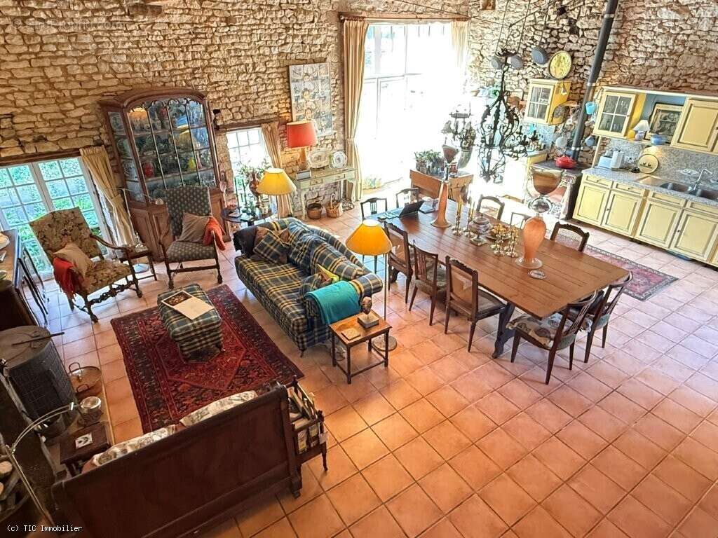 Maison à CHAMPAGNE-MOUTON