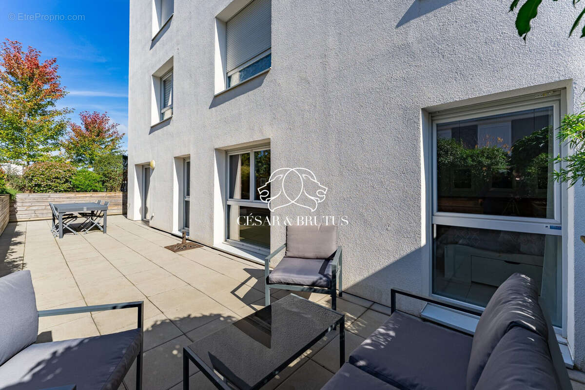 Appartement à DECINES-CHARPIEU