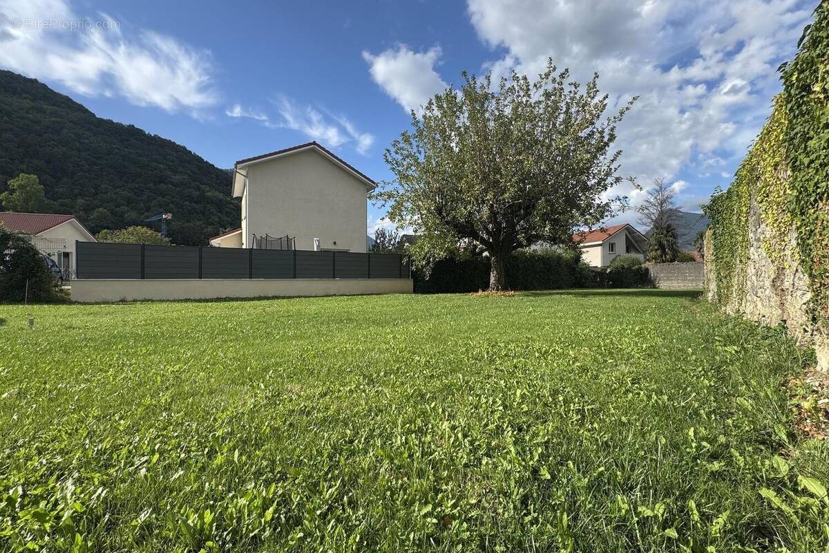 n°1 - Terrain à NOYAREY