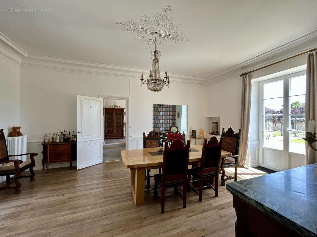 Maison à AIGRE