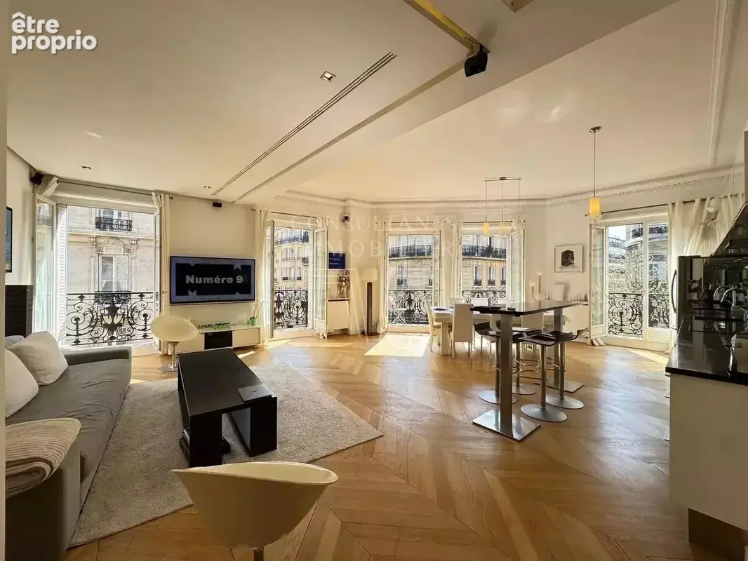 Appartement à PARIS-16E