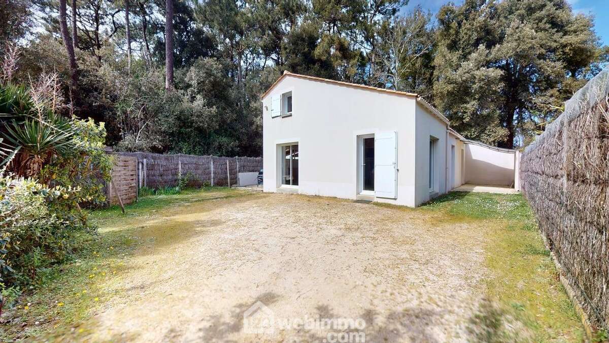 Maison en lisière de foret construite en 2004