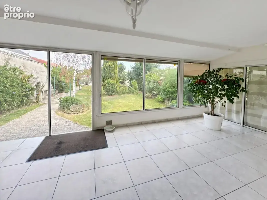 Maison de ville st georges-immense jardin-garage-4 chambres dont 1 au rdc avec salle d'eau - photo 2