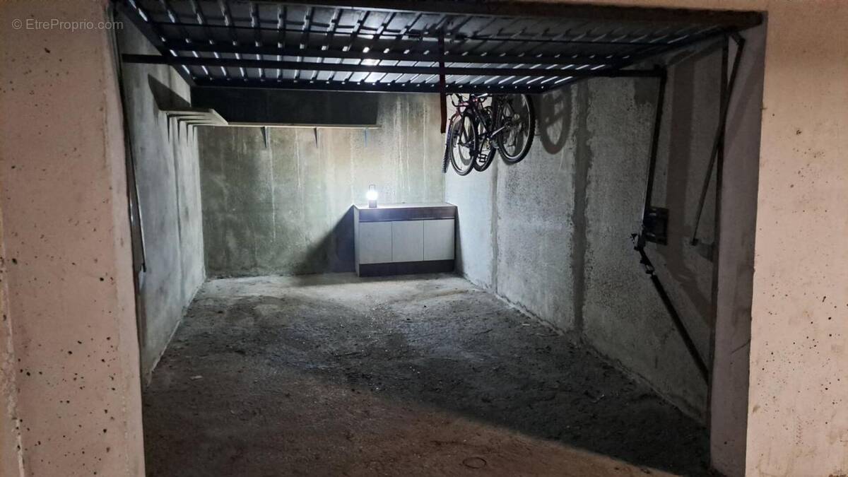 Parking à MARSEILLE-9E