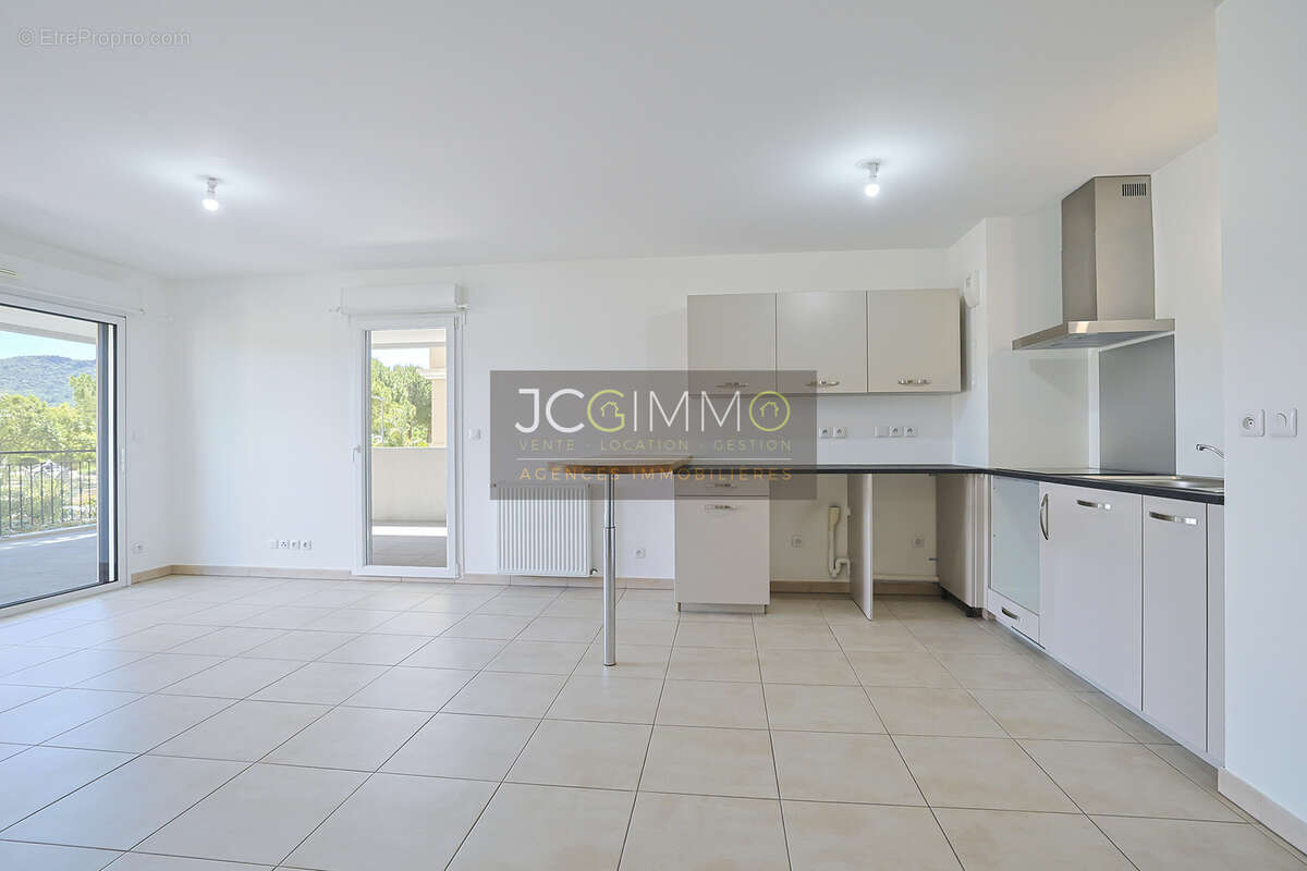 Appartement à LA CRAU