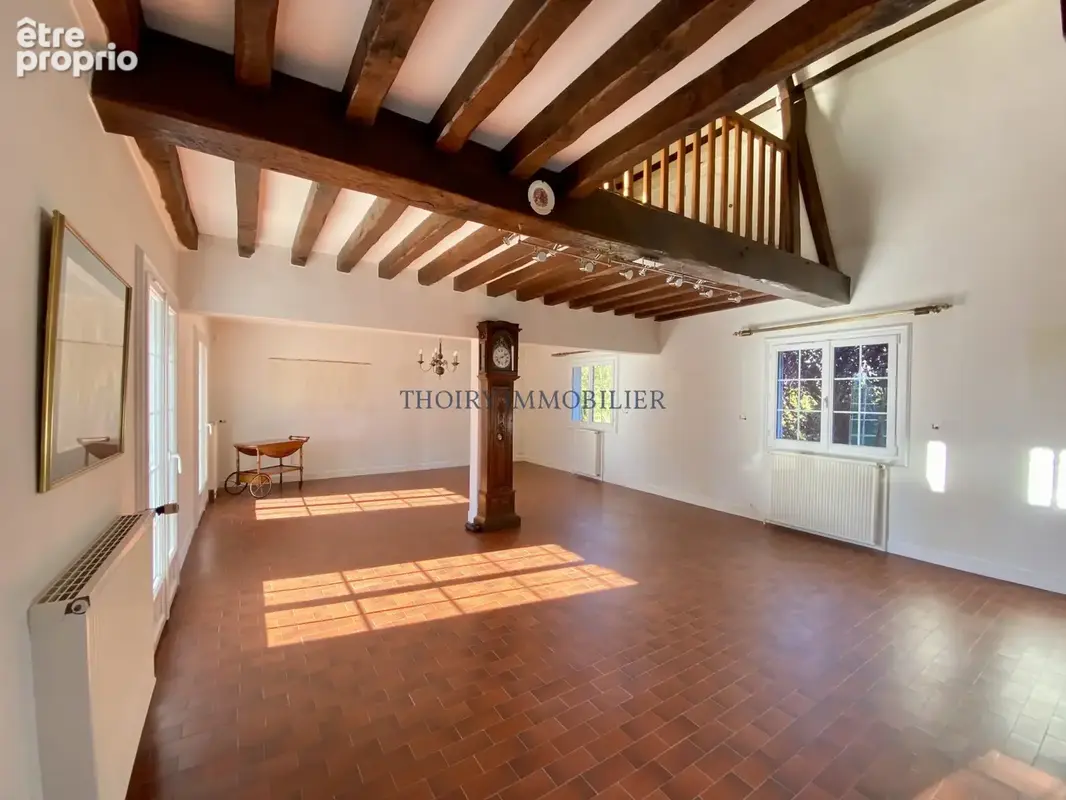 Proche Thoiry. Charmante chaumière de 5 pièces sur 2034 m2 de terrain. - photo 9