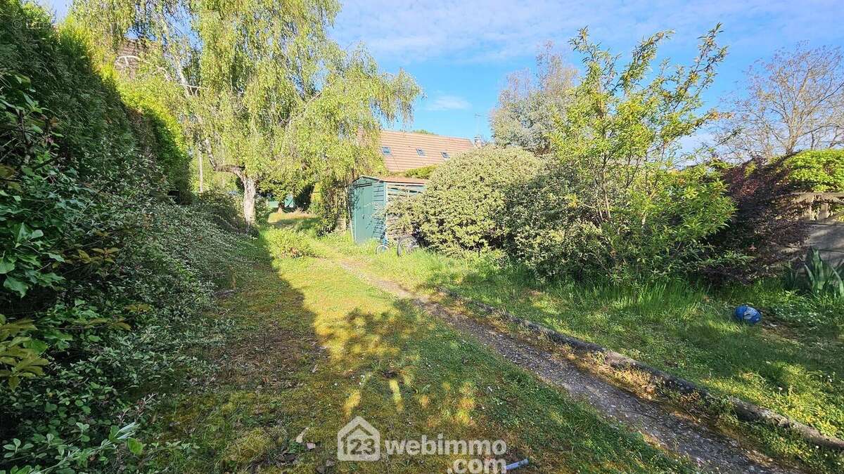 Une façade linéaire de 8,80 mètres. - Terrain à MILLY-LA-FORET