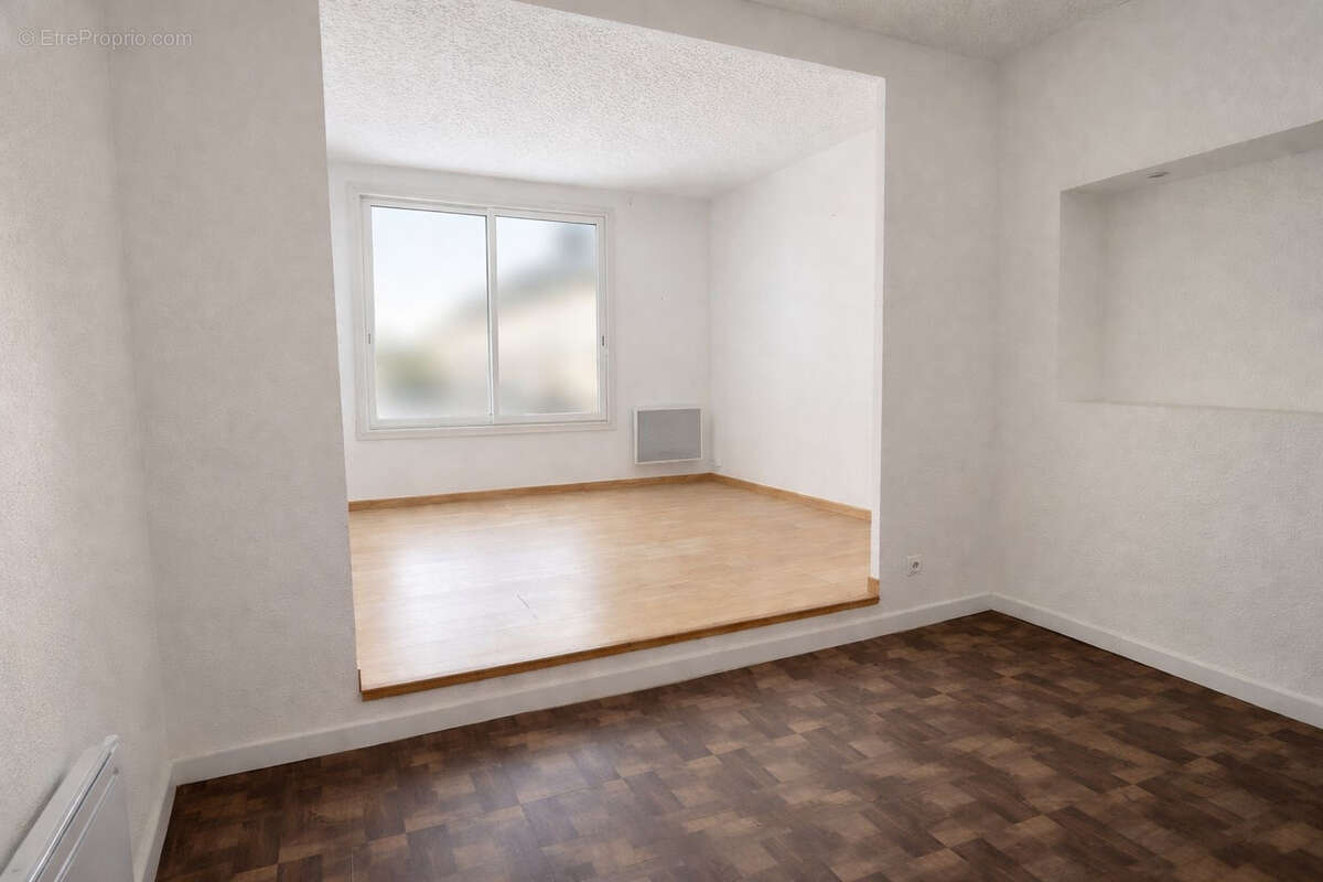 Maison à SAINT-LAURENT-D'AIGOUZE