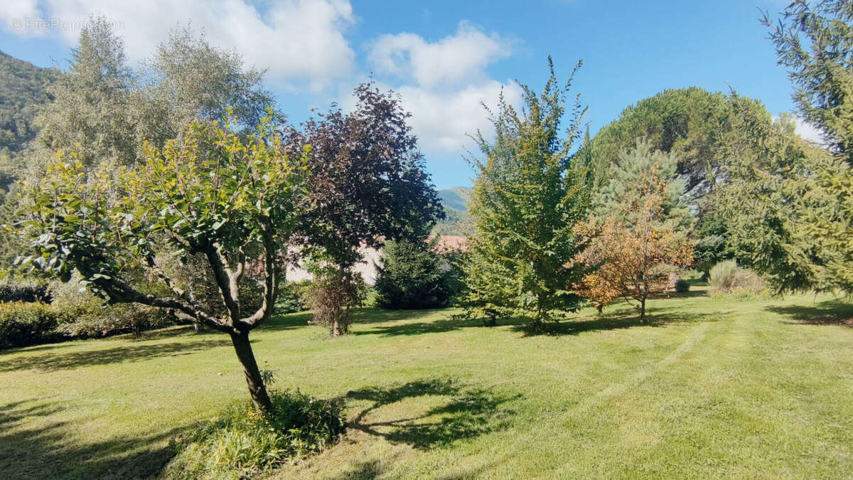 Propriété avec dépendances et parc paysagé - photo 18