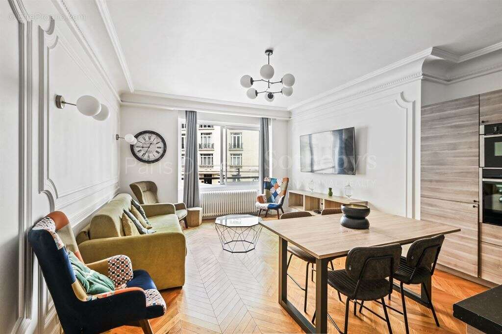 Appartement à PARIS-16E