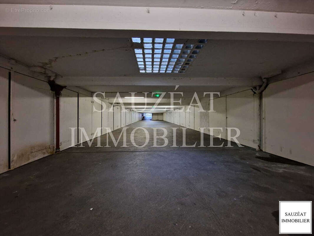 Parking à BAGNEUX