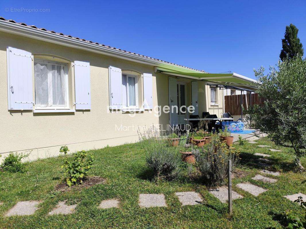 Maison 86 m² à Saintes  - photo 2