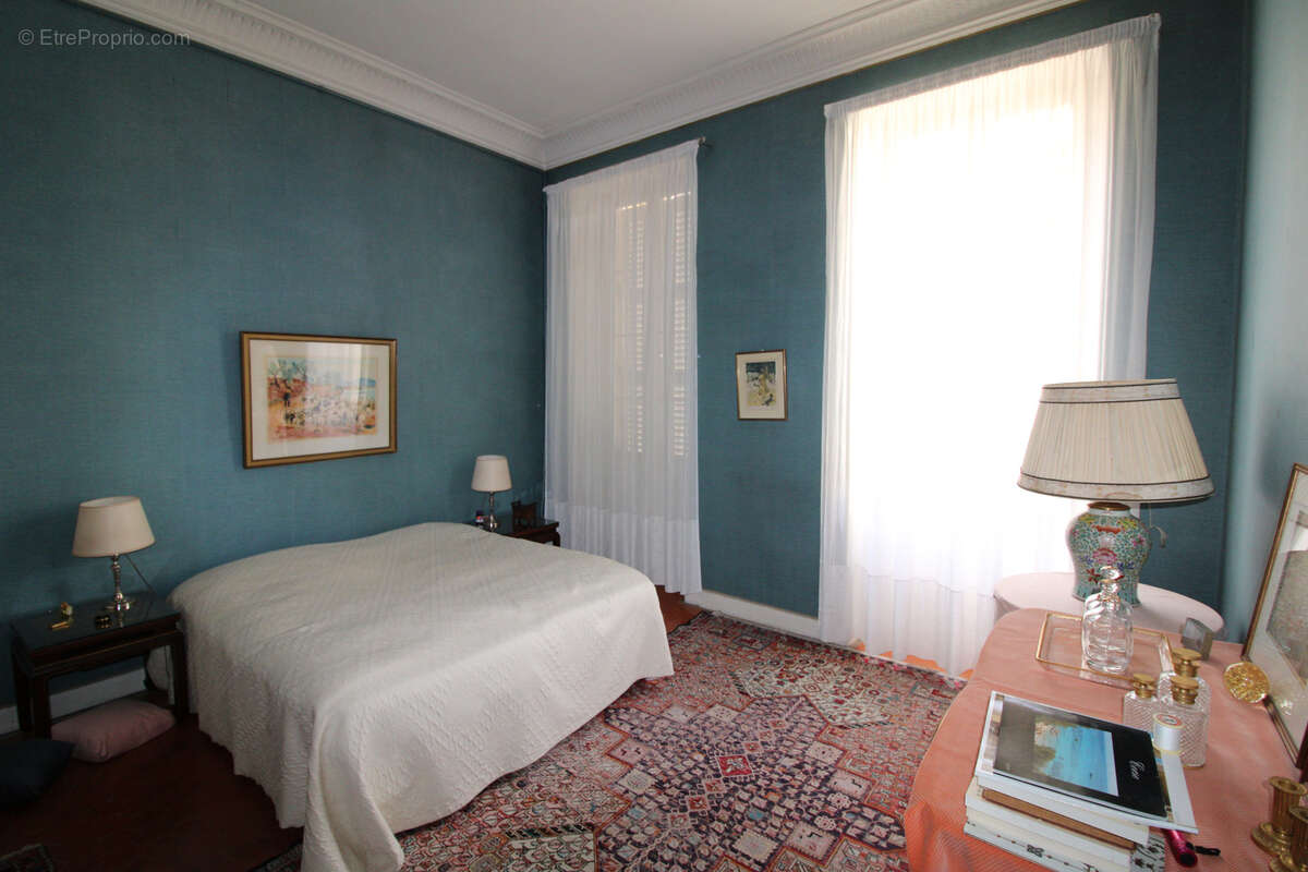 Appartement à MARSEILLE-1E