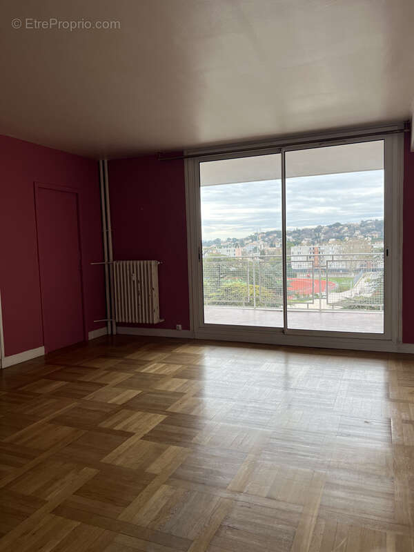 Appartement à BAGNOLS-SUR-CEZE