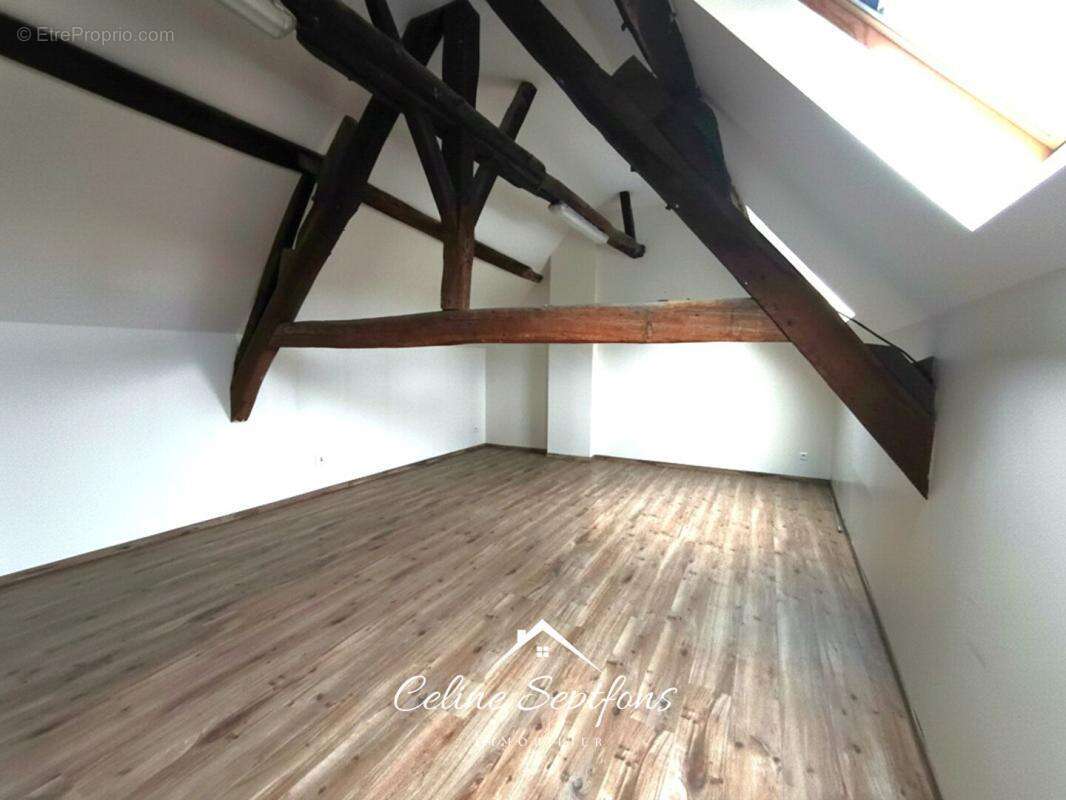 Maison à LINAS