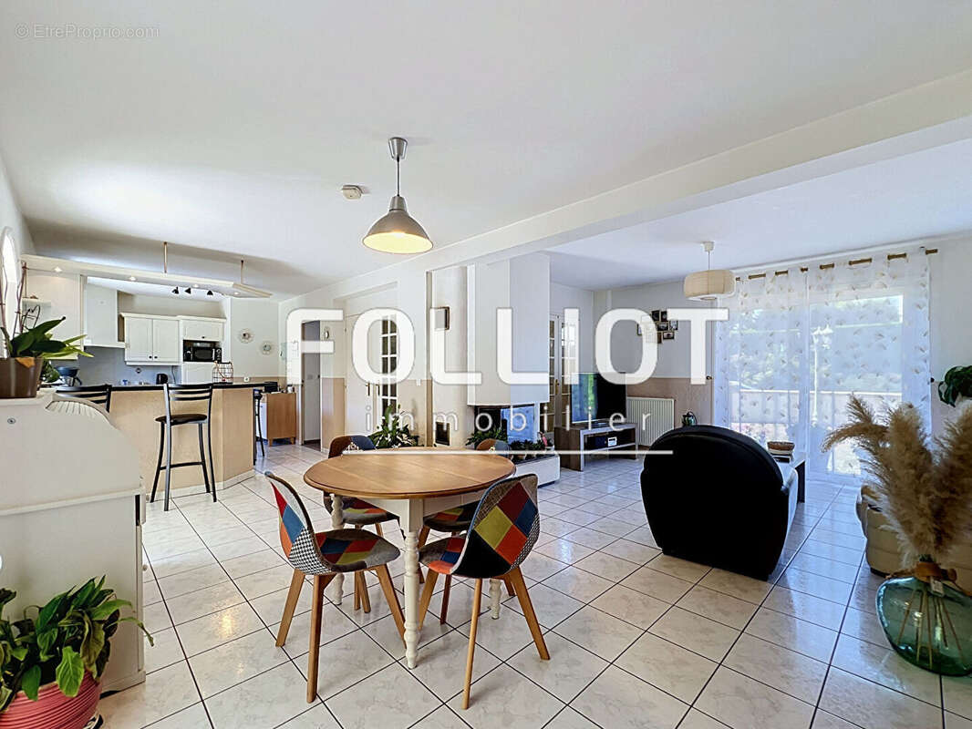 A VENDRE - Maison 4 pièces à Lécousse - 124 m² - photo 4