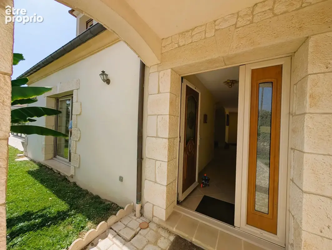 Maison 340 m² à Favrieux  - photo 6