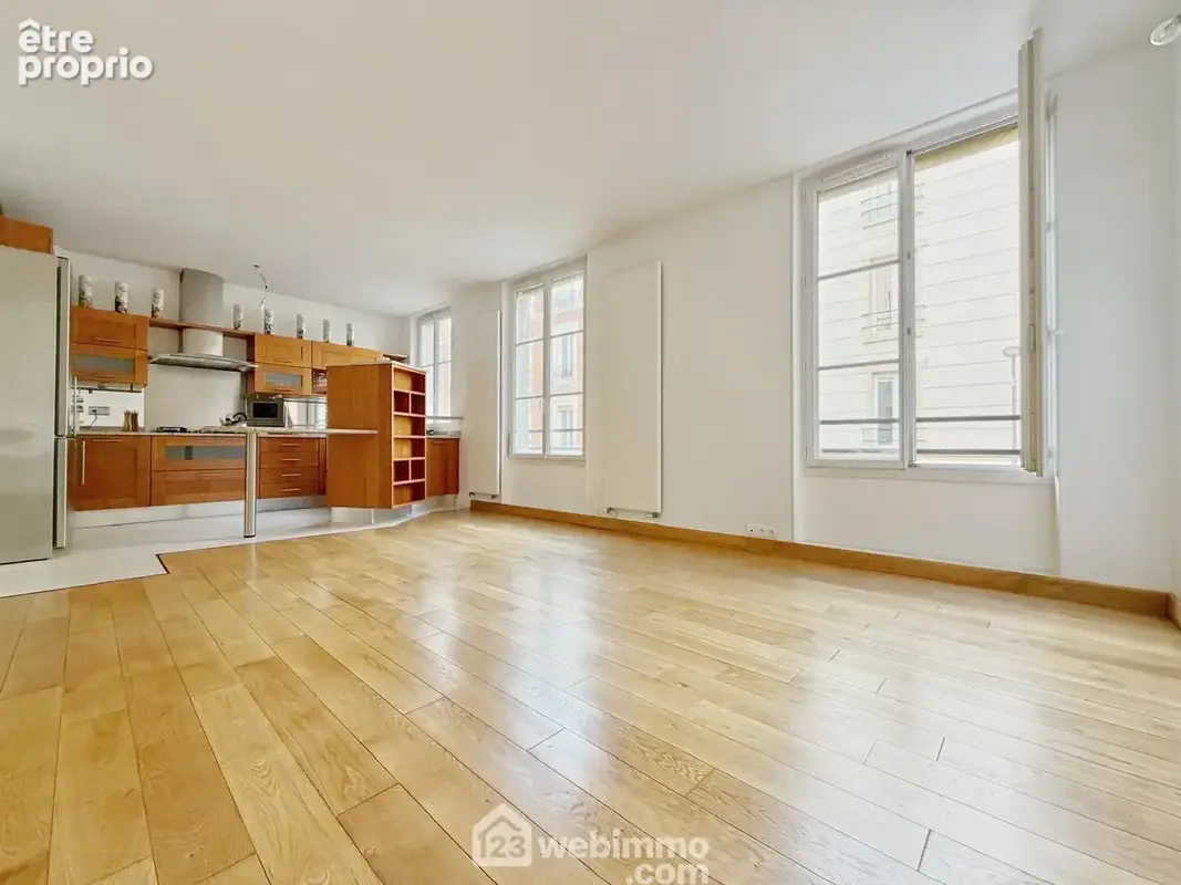 Séjour avec cuisine ouverte (30 m²) exposé sud