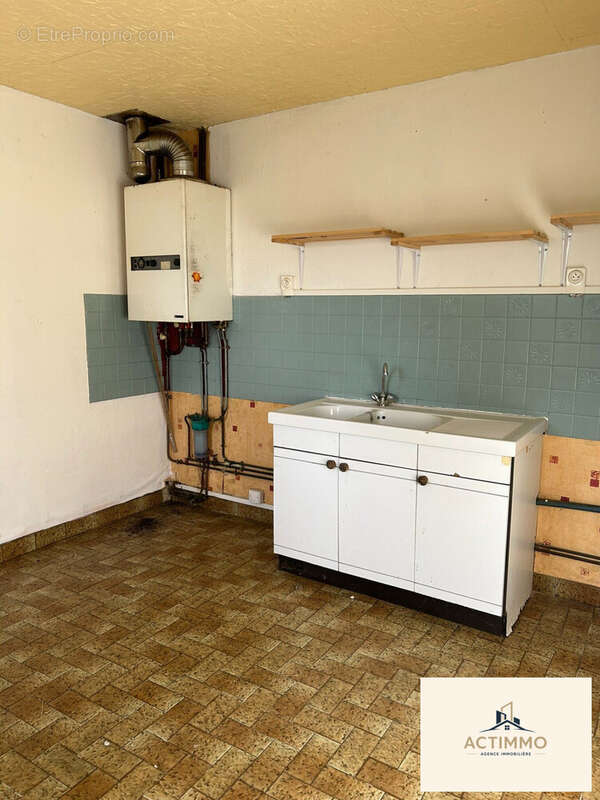 Maison à La Celle-Saint-Cyr  - photo 5