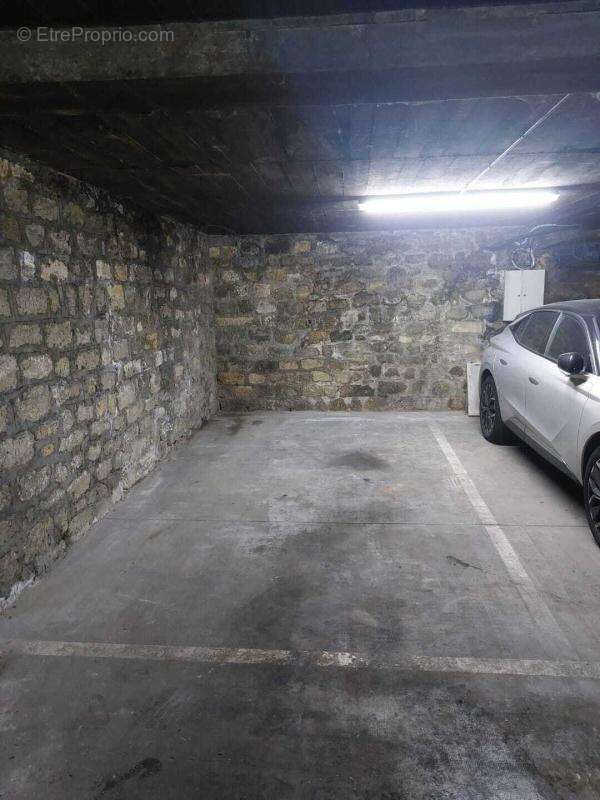 Parking à NEUILLY-SUR-SEINE