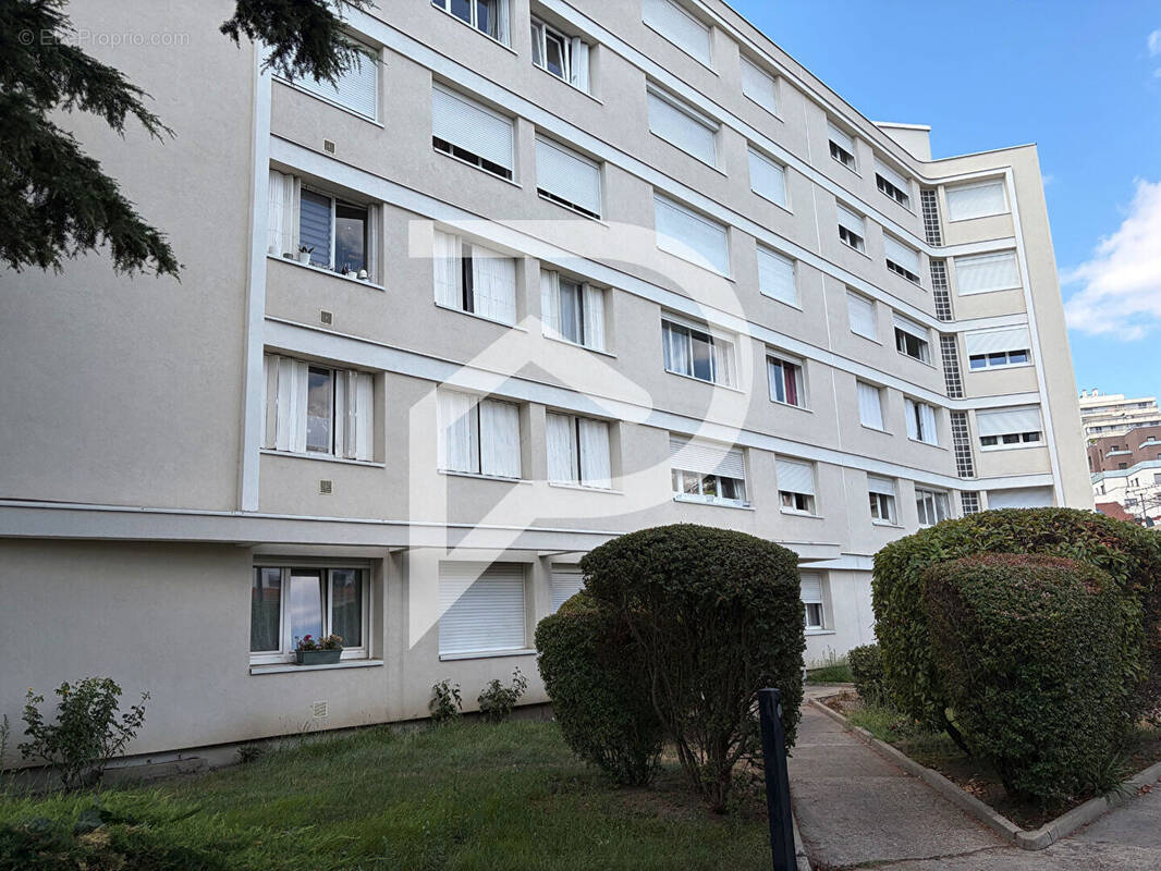 Photo Appartement à Colombes au prix de 273 000€