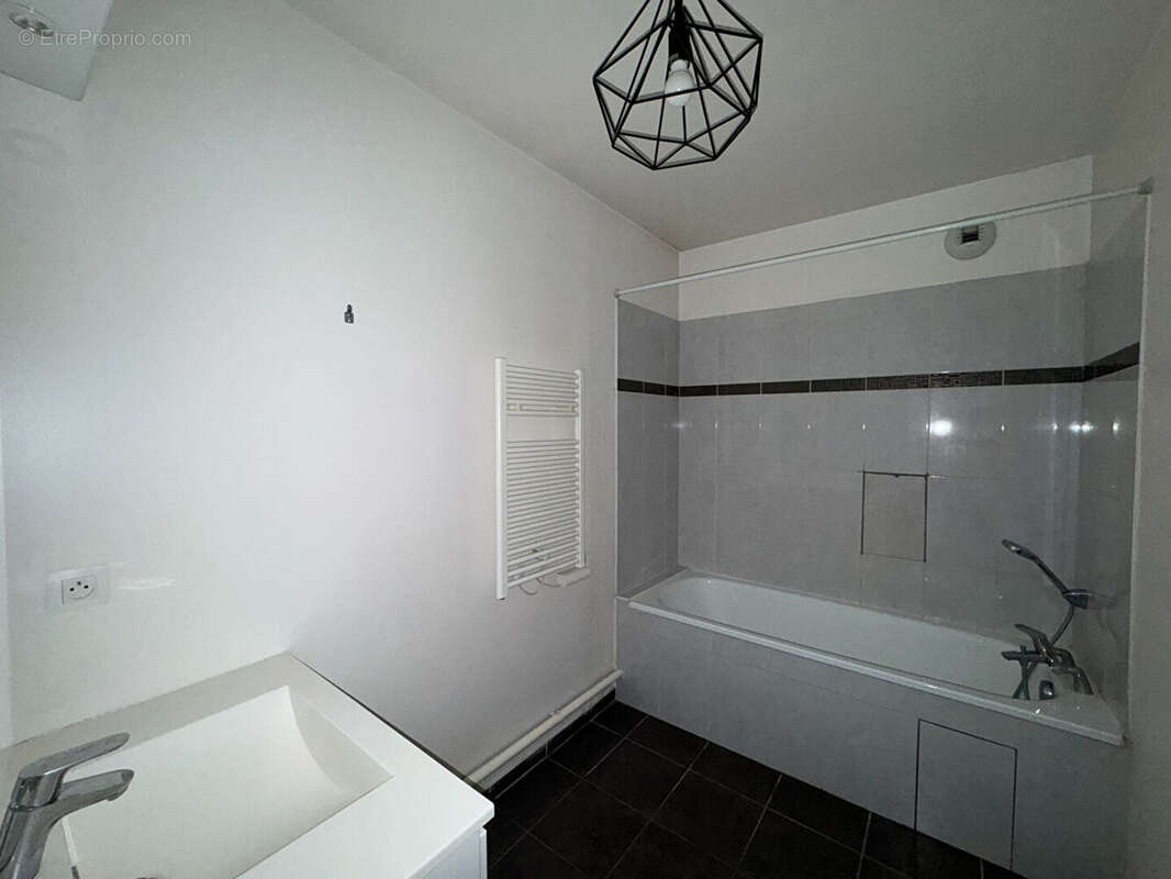 Appartement à AUBERVILLIERS