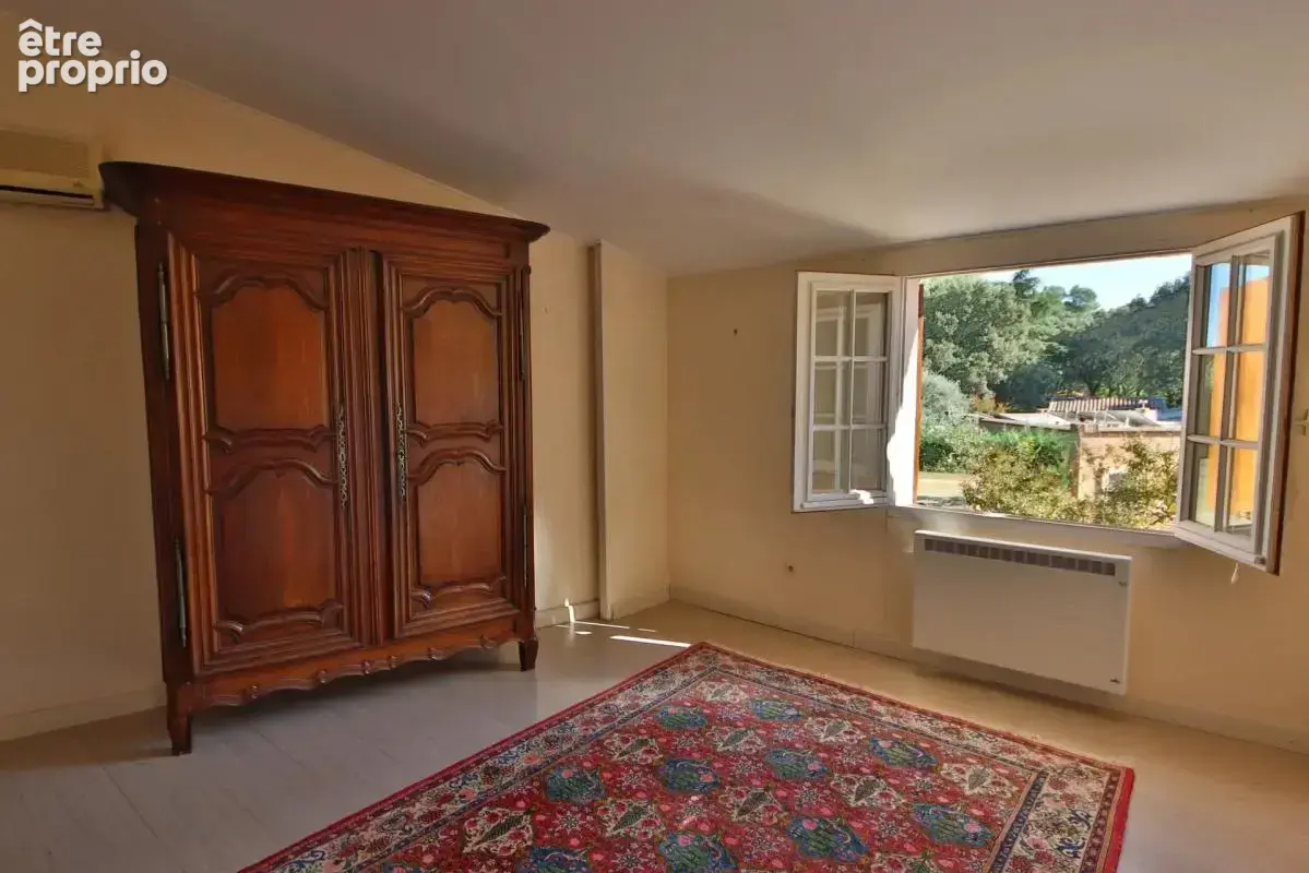 Maison de 7 pièces de 203 m² à Nîmes - photo 13