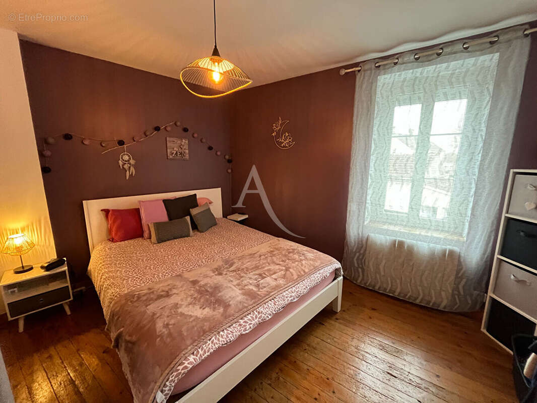 Maison à MOUTIERS-LES-MAUXFAITS