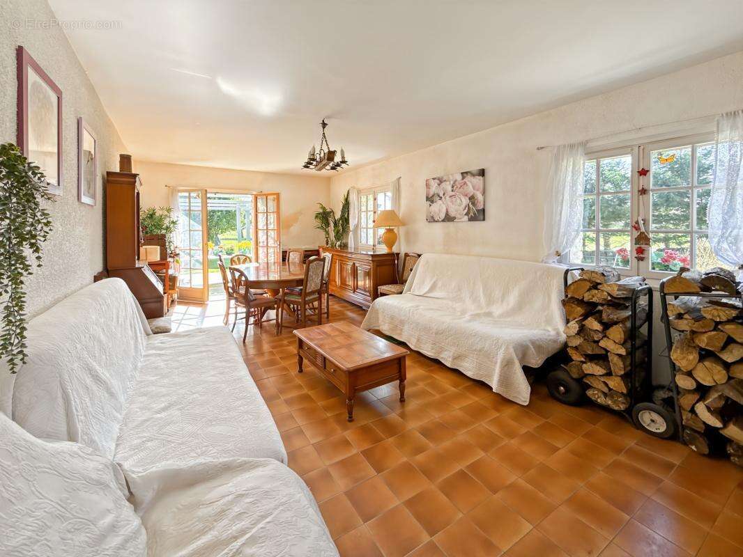 Maison à LASSAY-SUR-CROISNE