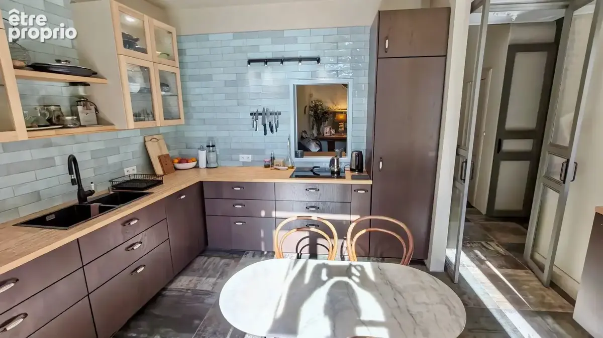 Superbe demeure de caractère de 187 m², rénovée avec des prestations haut de gamme, 5 chambres, patio avec bassin et vaste grang - photo 6