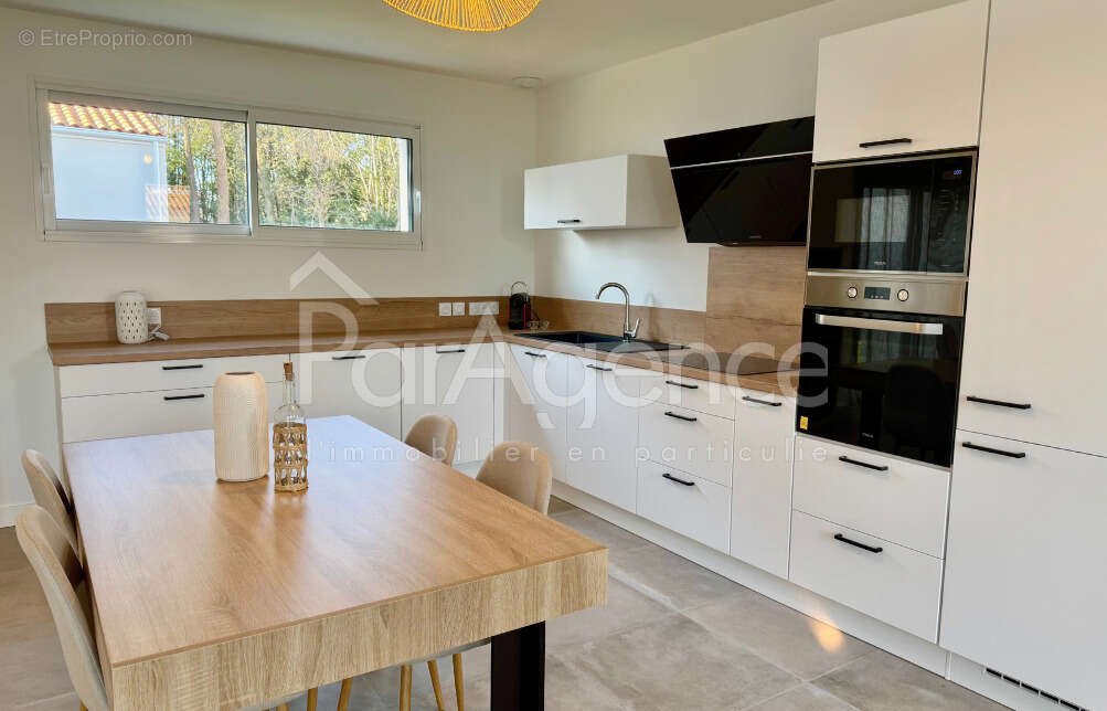 Maison à LES MATHES