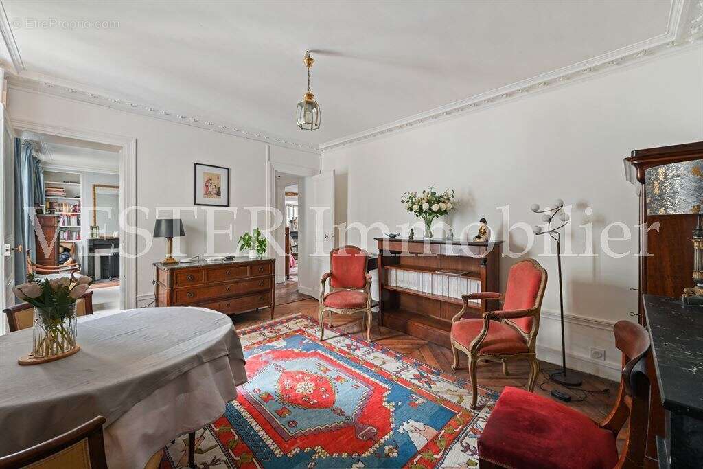 Appartement à PARIS-7E
