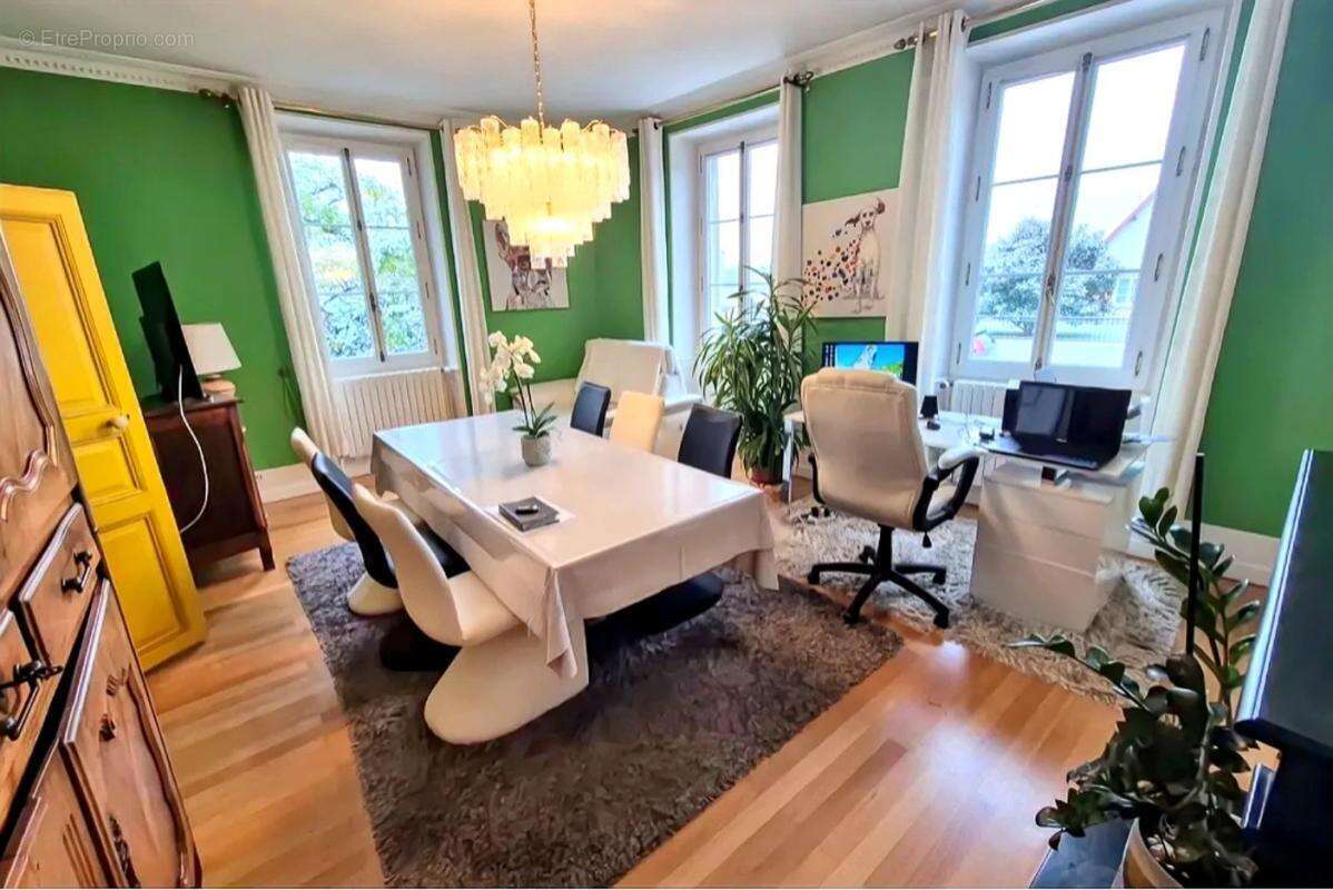 Maison à MONTGIVRAY