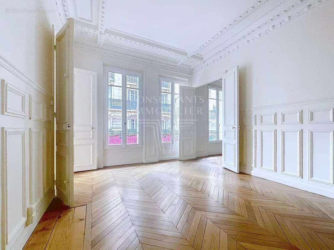 Appartement à PARIS-17E