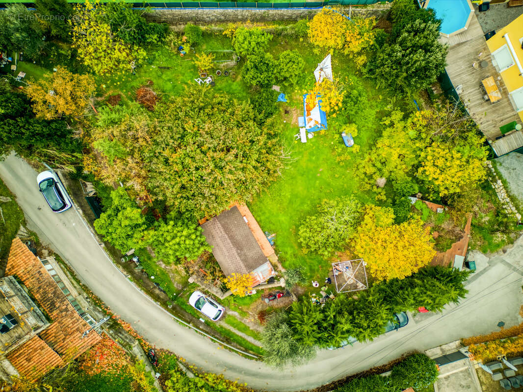 Terrain à CASTAGNIERS