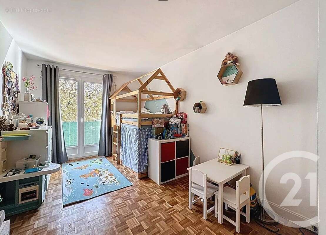 Appartement à SAINT-MAUR-DES-FOSSES