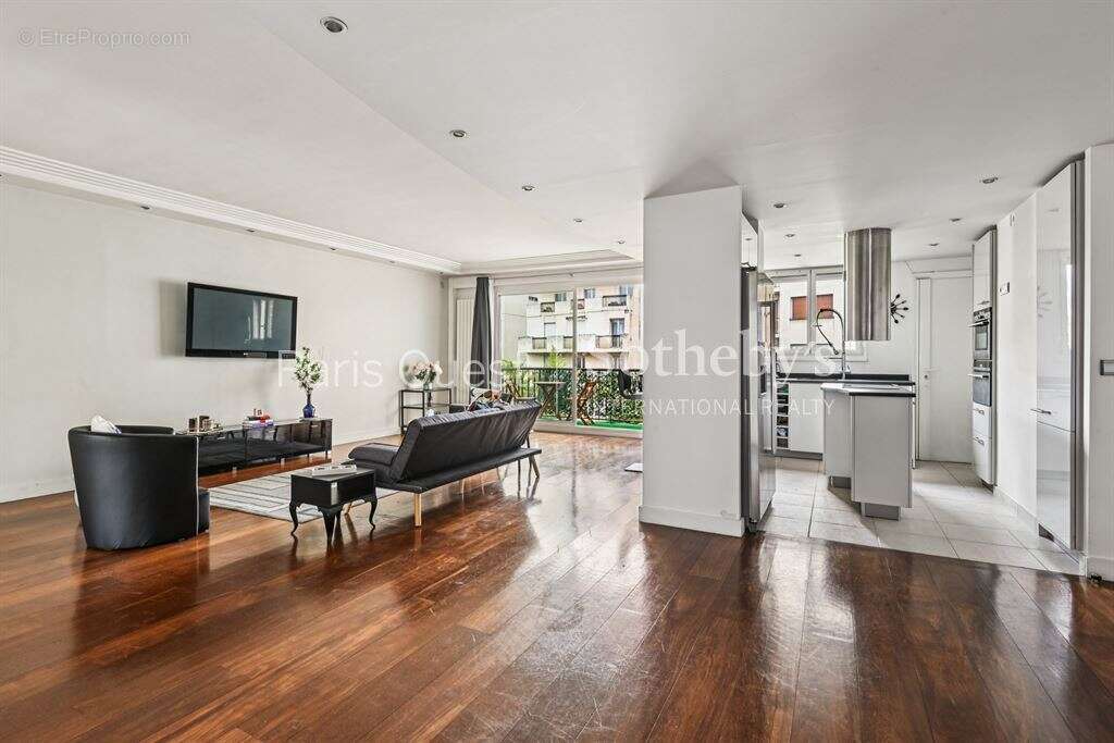 Appartement à NEUILLY-SUR-SEINE