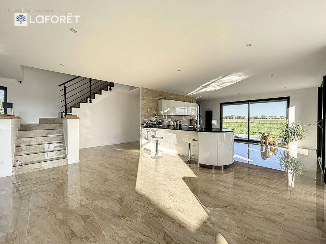 Maison contemporaine - TERRES DE CAUX - 365 m² - photo 4