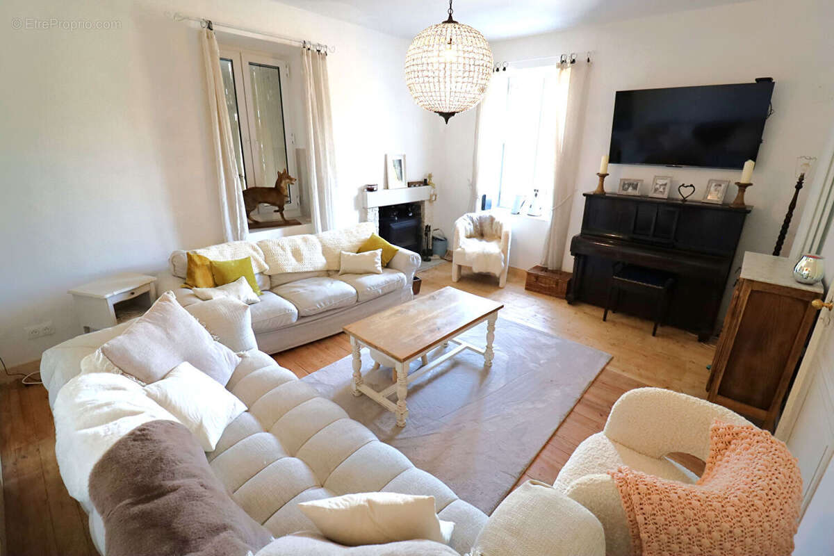Maison à COURCOME