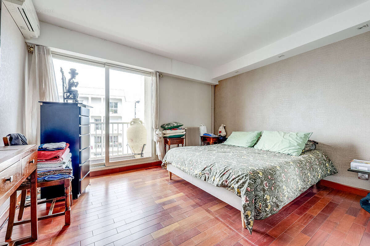 Appartement à PARIS-14E