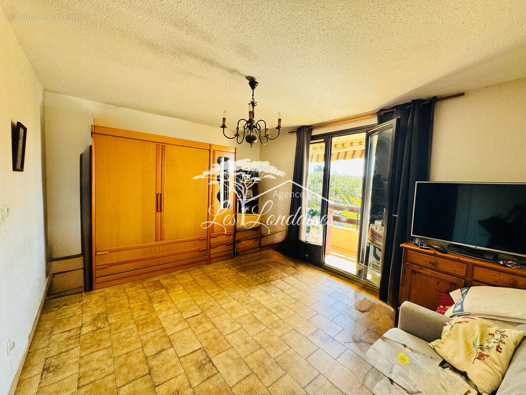 Studio à vendre à La Londe-les-Maures avec terrasse et parking - photo 3