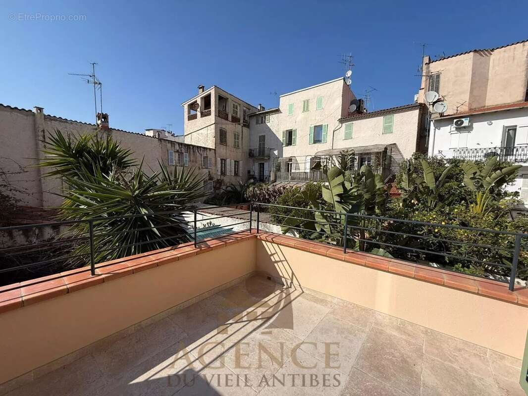 Vieil Antibes REZ-DE-JARDIN 107m2 - photo 12