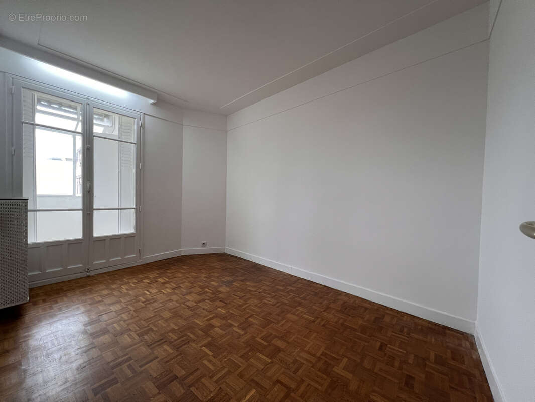 Appartement à MARSEILLE-1E