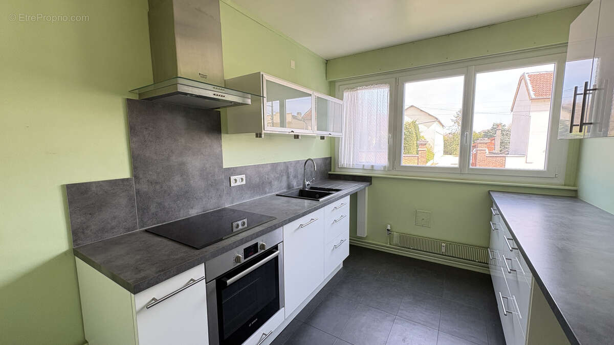 Appartement à PONT-SAINTE-MARIE