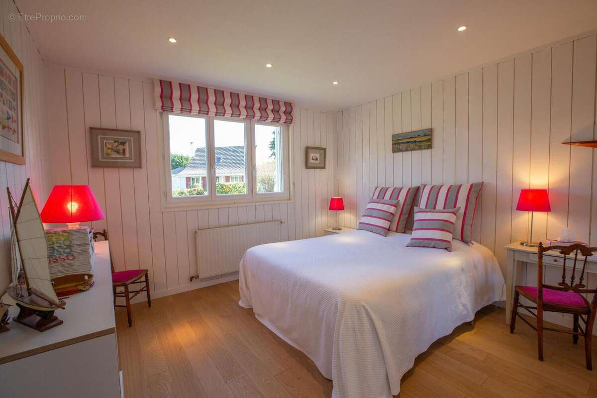 Photo 8 - Maison à LE MESNIL-SAINT-DENIS